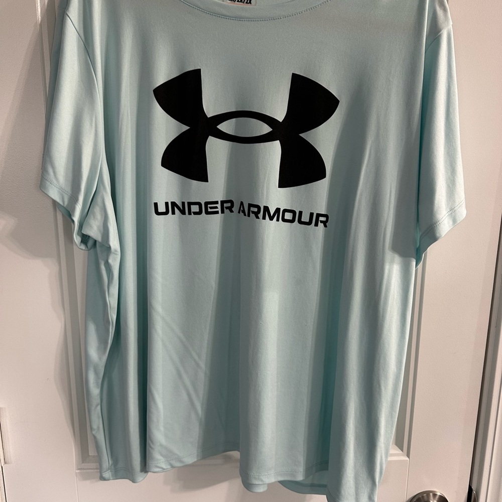 Light aqua under armour tee
Only worn one to two times
Size 2X